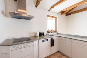 Fridge, oven, dishwasher, coffee/tea maker