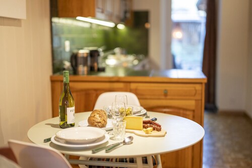 CHASINA ROSA: GEMÜTLICHE 1.5 ZIMMER FERIENWOHNUNG DIREKT BEIM ENGADIN BAD SCUOL