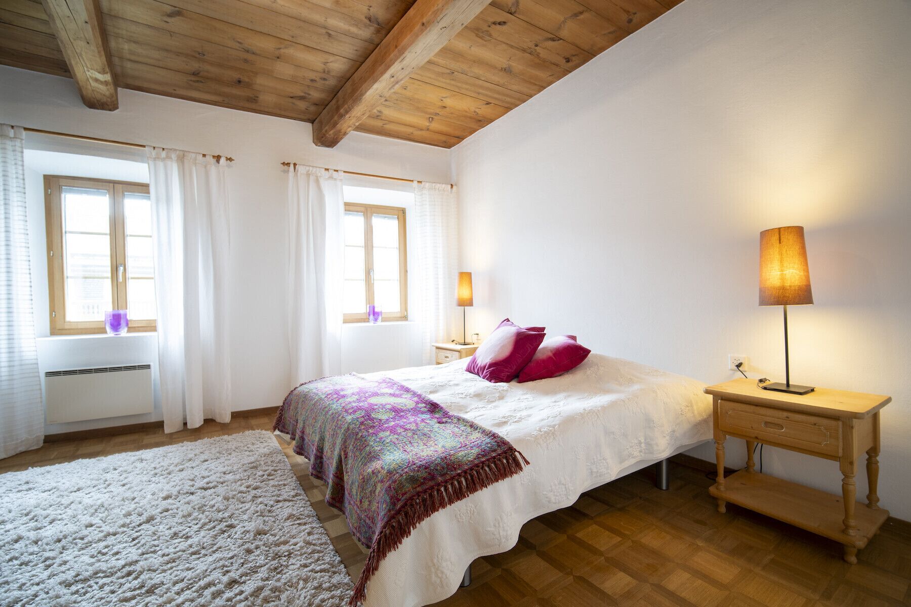 4 bedrooms, WiFi (free), bed sheets