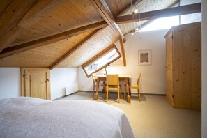 4 bedrooms, free WiFi, bed sheets