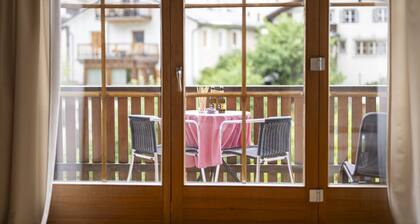 Chasa Scaletta: Large maisonette with lots of charm in the centre of Sent