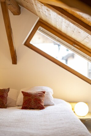 4 bedrooms, free WiFi, bed sheets
