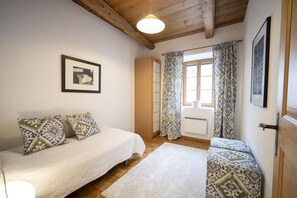 4 bedrooms, free WiFi, bed sheets