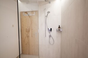 Dusche, Haartrockner, Handtücher