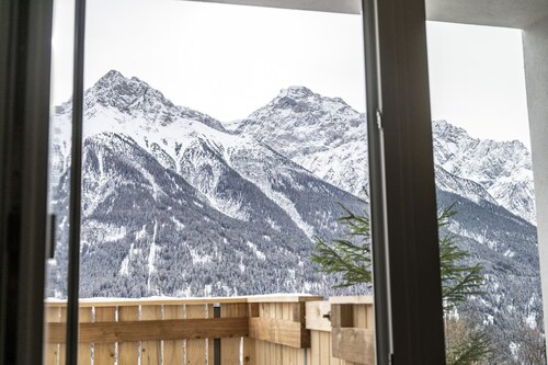 Chasa Chamuotsch: Neue 3,5 Zimmer Ferienwohnung mit Panoramasicht in Sent