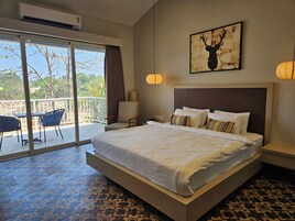Premier River View Room With Balcony