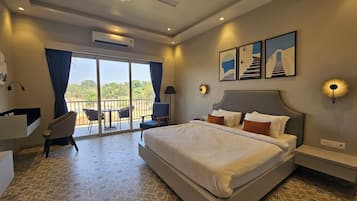 Premier River View Room With Balcony | 1 bedroom, desk, free WiFi, bed sheets