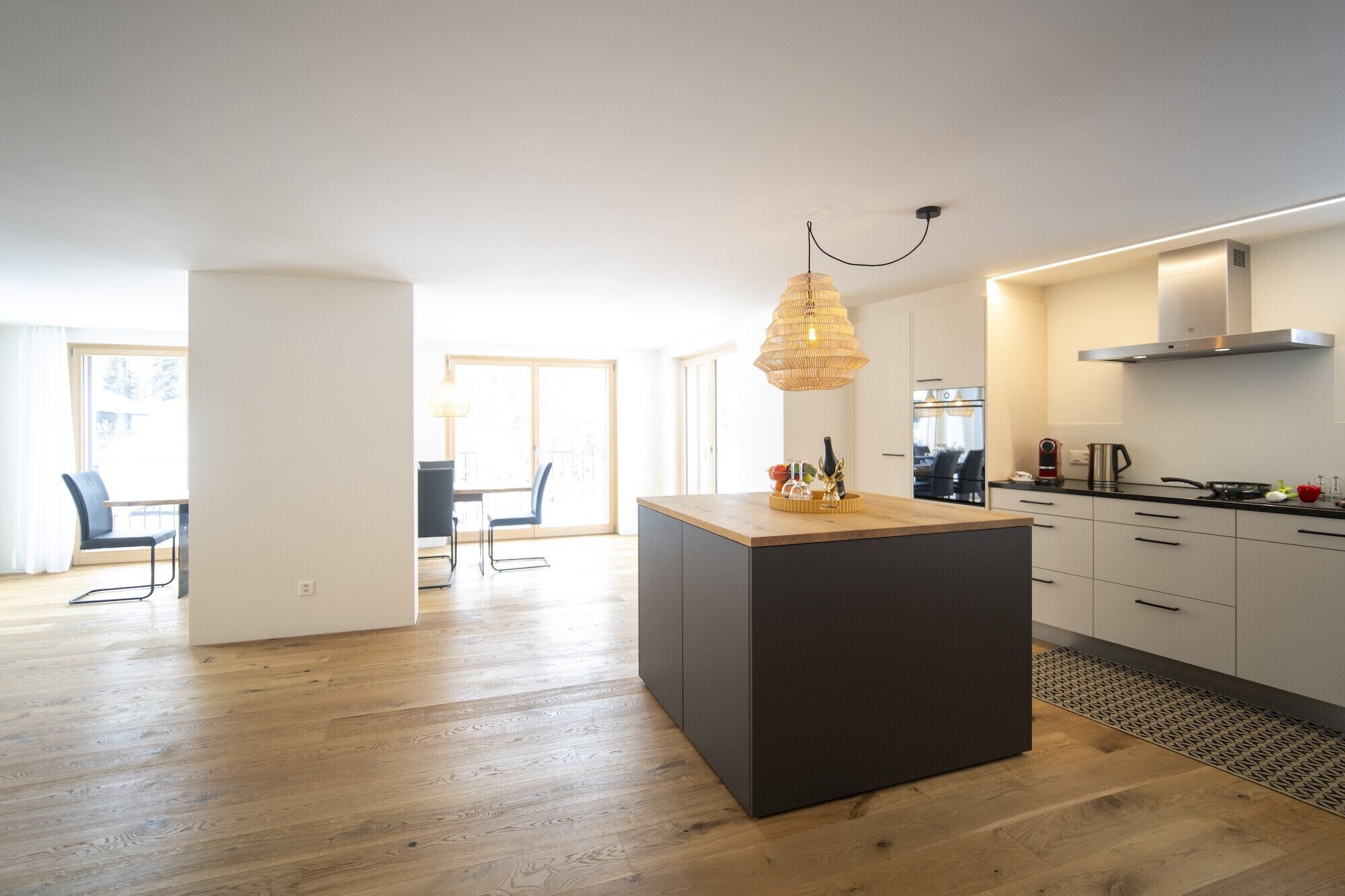 Fridge, oven, dishwasher, coffee/tea maker