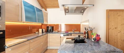 Réfrigérateur, micro-ondes, four, lave-vaisselle