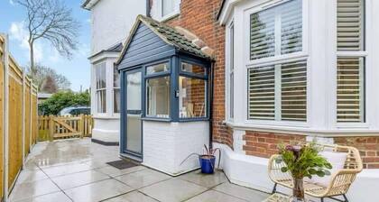 Railway Cottage | Stylish Home - Central Whistable