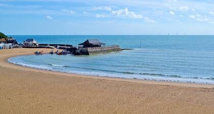 Railway Cottage - Stylish & Central Oasis in Whitstable