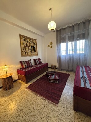 1 bedroom, WiFi, bed sheets - Apparently jasmines (Constantine)