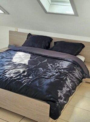 Free WiFi, bed sheets