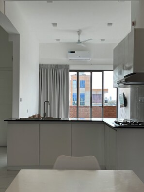 Private kitchen - 88 Kotte Serviced Apartment (Sri Jayawardenepura Kotte)