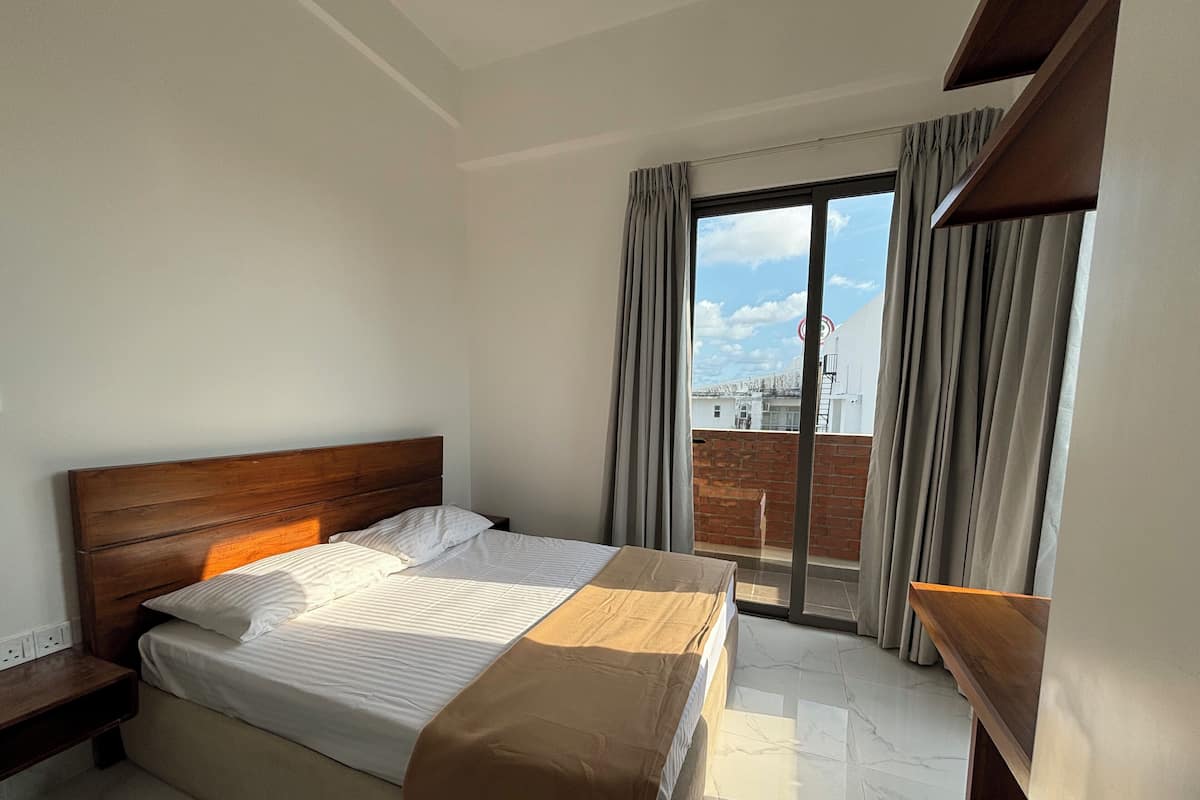 Penthouse - utsikt mot staden | 4 sovrum, skrivbord, gratis wi-fi och sängkläder