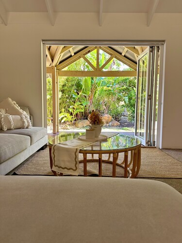 A cosy space located 400m from Dunsborough city centre. Pet friendly!