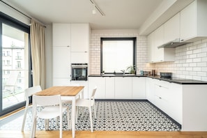 Comfort Apartment, 2 Bedrooms | Private kitchenette