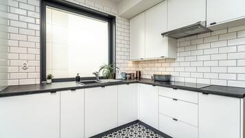 Comfort Apartment, 2 Bedrooms | Private kitchenette | Fridge, oven, stovetop, dishwasher