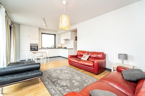 Comfort Apartment, 2 Bedrooms | Living room
