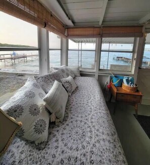 1 dormitorio, tabla de planchar con plancha, wifi y ropa de cama