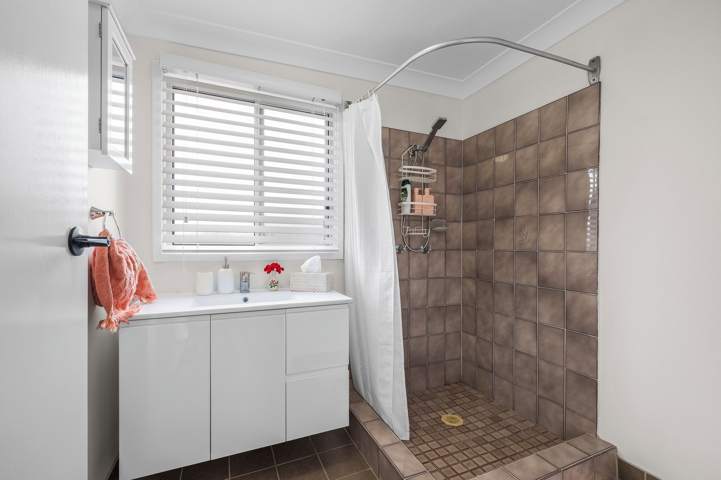 Shower, towels