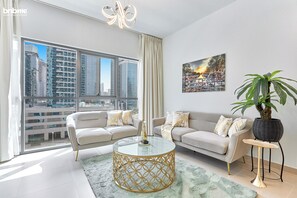 Apartment, Stadtblick | Wohnbereich