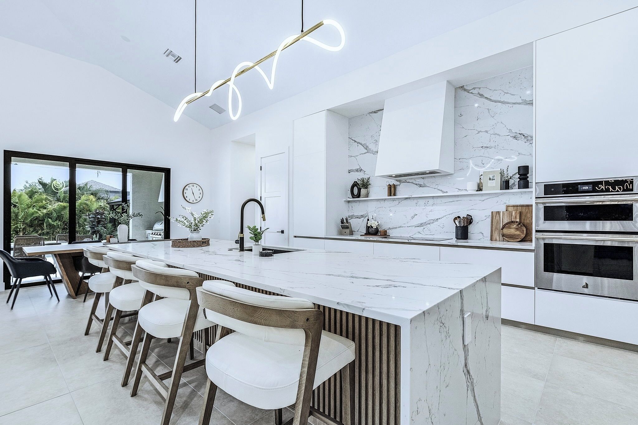 冰箱、微波炉、烤箱、炉灶