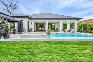 حمّام سباحة خارجي، حمّام سباحة مُدفَّأ