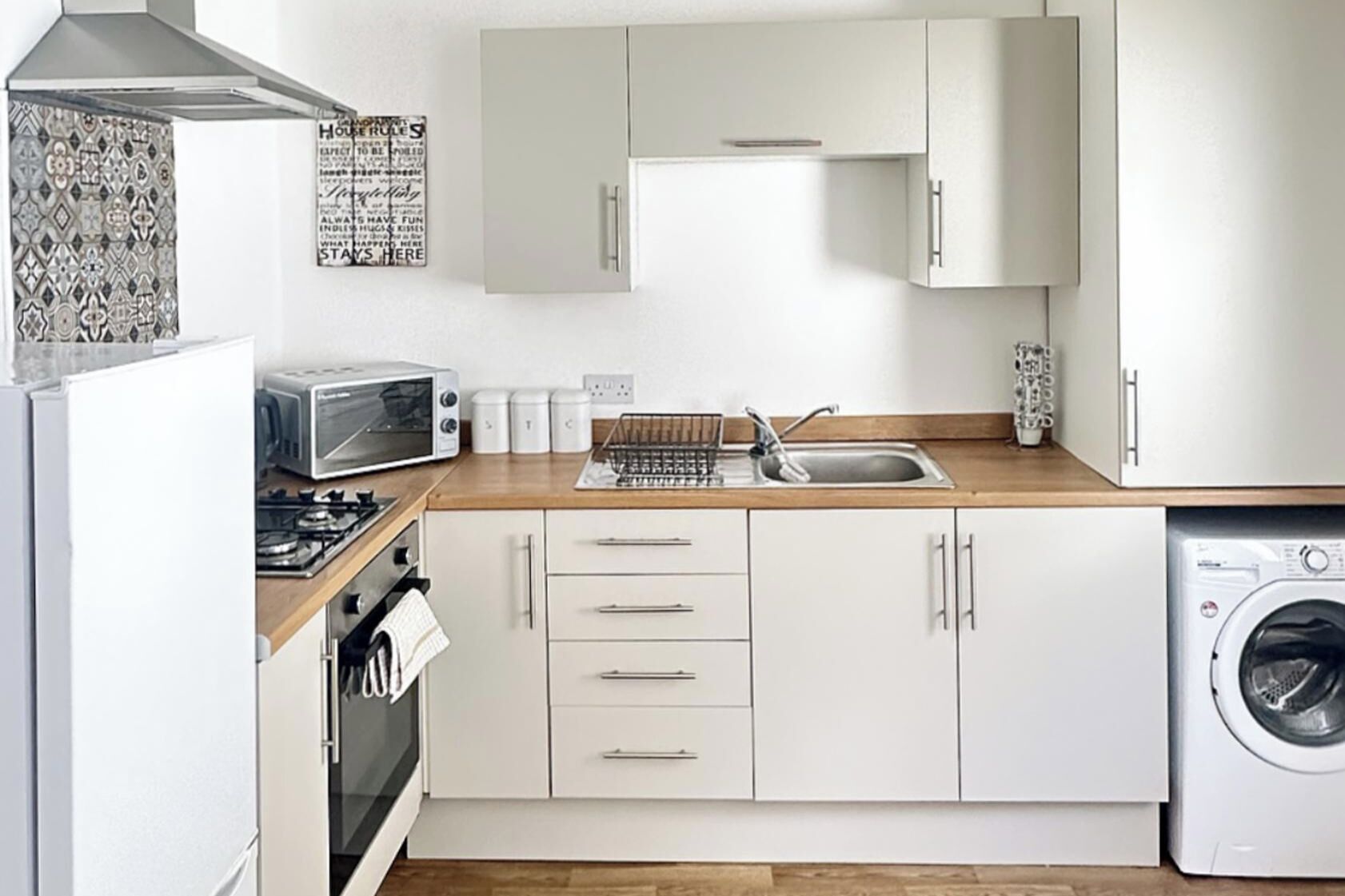 電冰箱、微波爐、烤箱、爐台