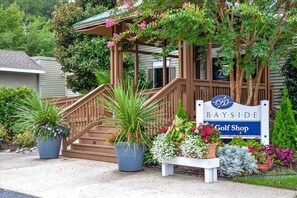 Exterior detail - New Listing: Bayside Resort Fenwick Island at The Point - Luxury House At The (Selbyville)