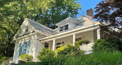 City Views in Washington Park- Modern Apartment in Historic House
