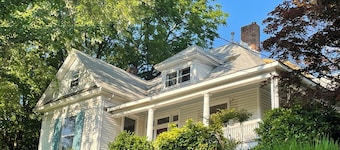 City Views in Washington Park- Modern Apartment in Historic House