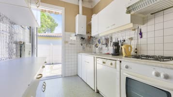 Réfrigérateur, micro-ondes, four, lave-vaisselle