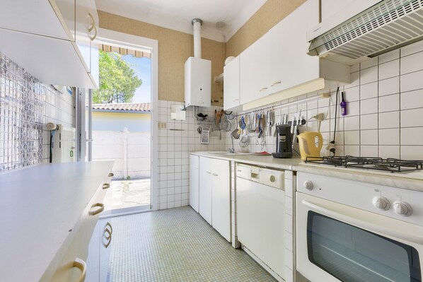 Fridge, microwave, oven, dishwasher