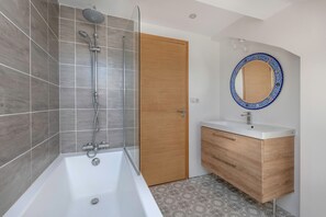 Douche, sèche-cheveux