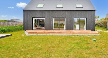 1 km from Pors Carn beach, house for 6 people