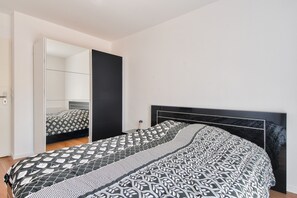 2 bedrooms, iron/ironing board