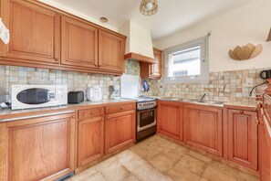 Frigorifero, microonde, forno, macchina per tè/caffè