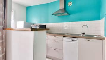 Fridge, microwave, oven, dishwasher
