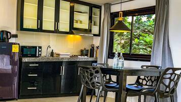 Studio Suite | Premium bedding, down duvets, in-room safe, desk