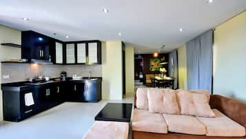 Family Suite, 2 Bedrooms | Living area | 42-inch LED TV with digital channels