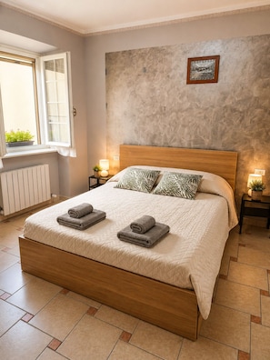 2 bedrooms, desk, iron/ironing board, travel cot