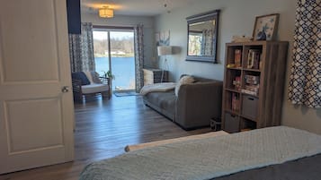 3 bedrooms, iron/ironing board, travel crib, free WiFi