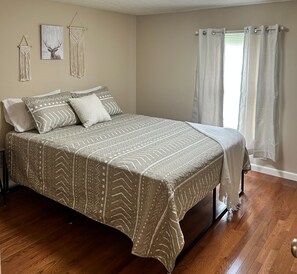 3 chambres, fer et planche à repasser, lit parapluie, Wi-Fi gratuit