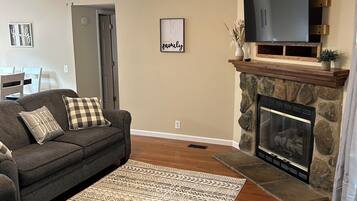 TV, fireplace