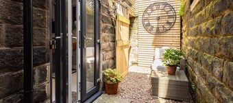 Host & Stay | Rock End