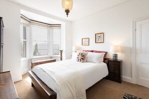 3 makuuhuonetta, työpöytä, silitysrauta/-lauta, ilmainen Wi-Fi