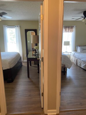 4 bedrooms, iron/ironing board, WiFi, bed sheets - Pinehurst Paradise Pool Home (Pinehurst)