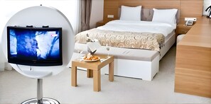 Standardzimmer, Seeblick | 1 Schlafzimmer, Schreibtisch, Bügeleisen/Bügelbrett, kostenloses WLAN