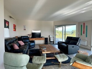 Living area - Relax at "Rocky Point" - a private, modern home w/cliff views of the Tasman Sea. (Cape Foulwind)